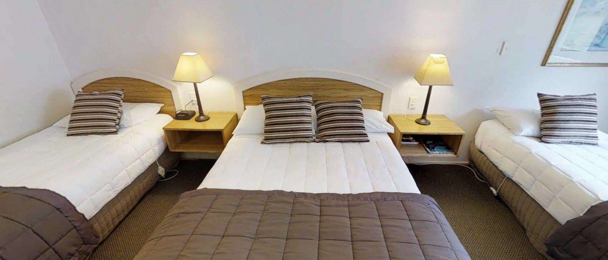 Wallaceville Motor Lodge Upper Hutt Esterno foto