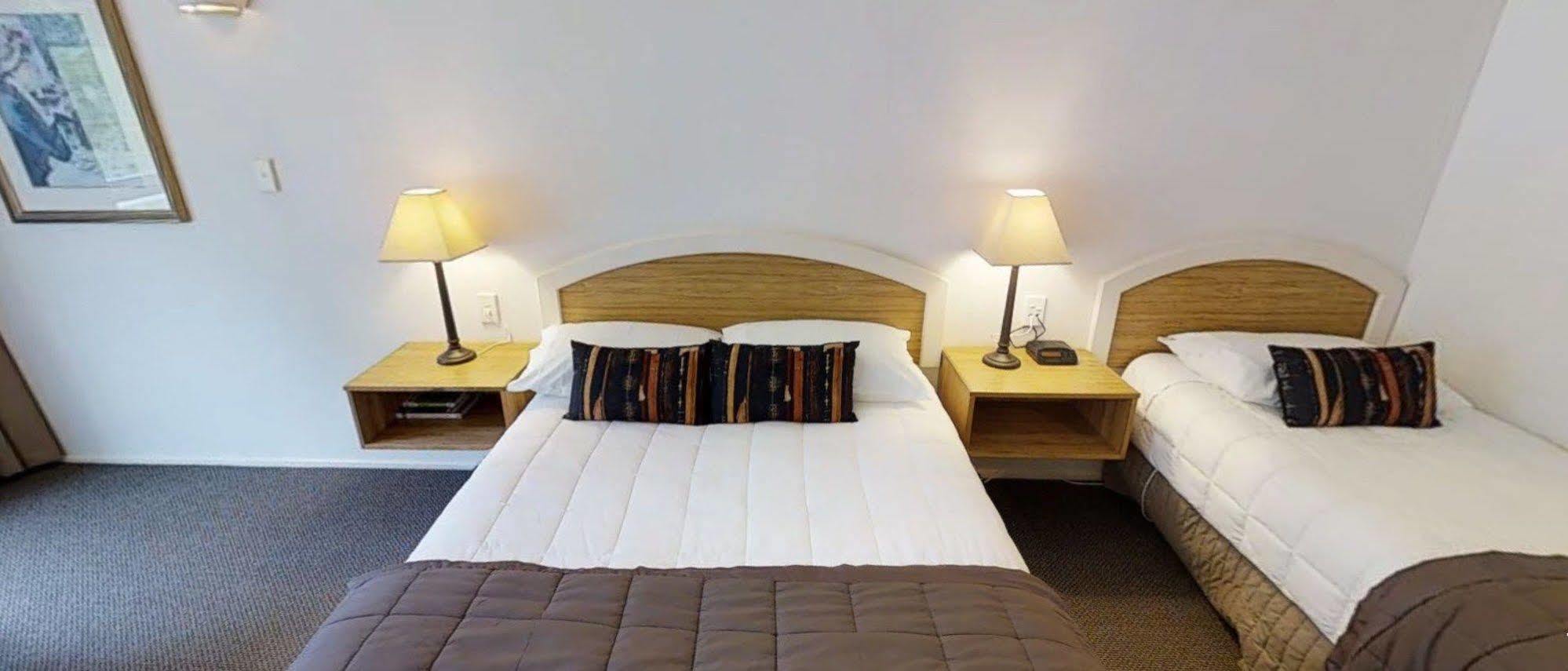 Wallaceville Motor Lodge Upper Hutt Esterno foto
